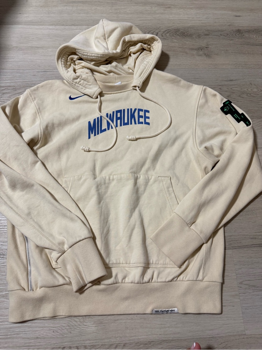 Milwaukee Bucks Nike City Edition 2023/24 Pullover Hoodie Flat Opal Size Medium